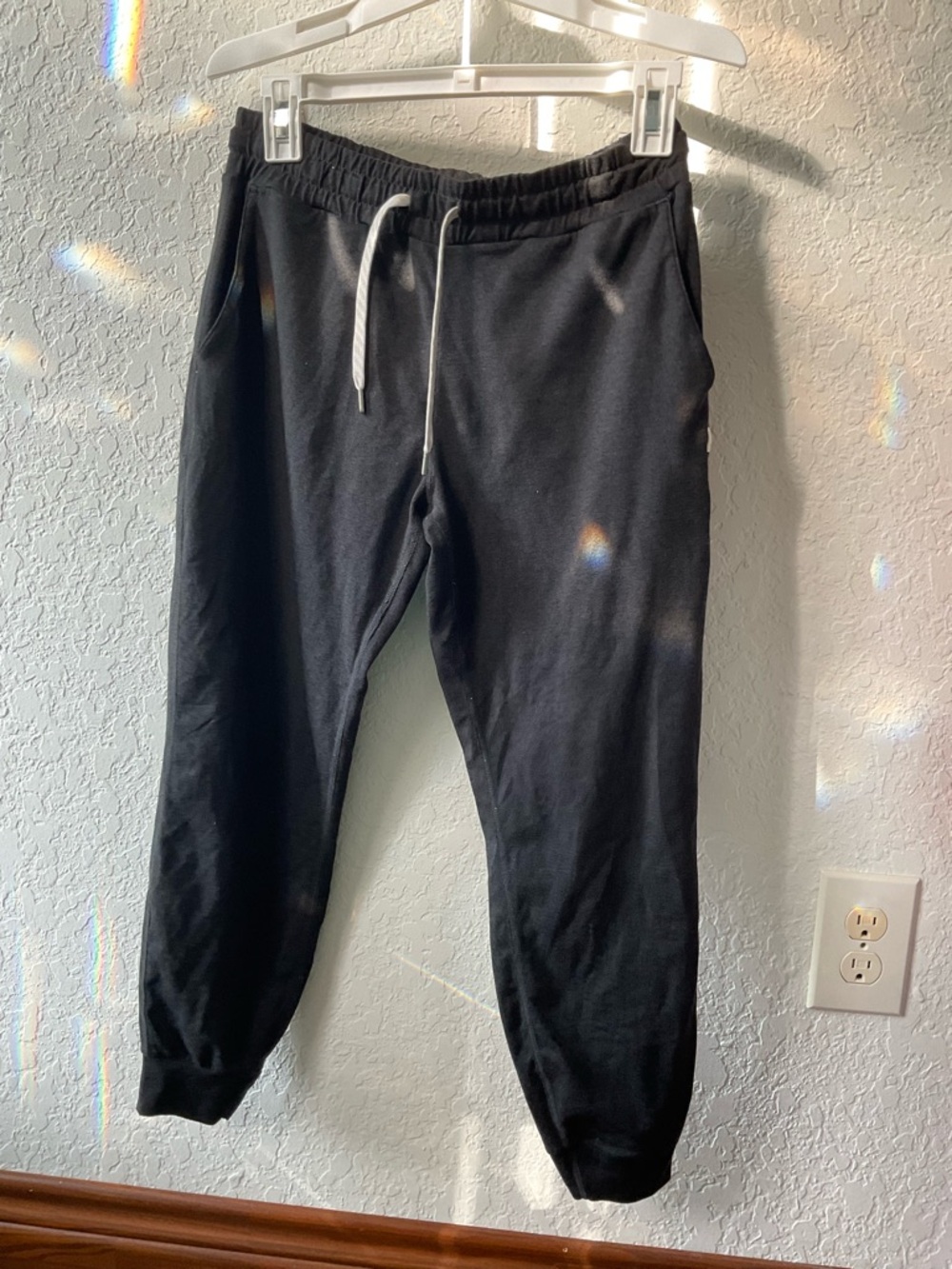 Vuori black womens joggers
